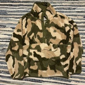 Camo print billabong pullover